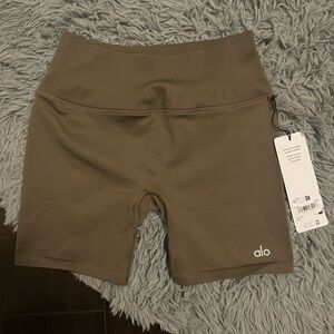Alo seamless shorts 5”